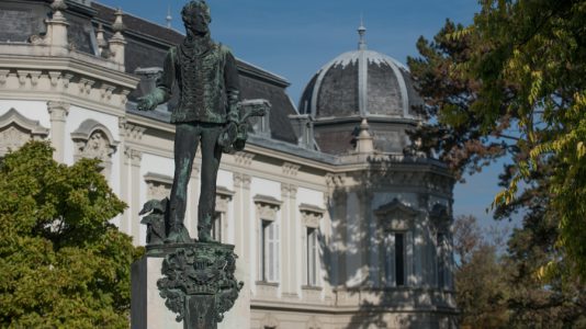 Die Statue von György Festetics