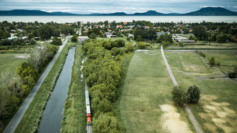 Die Schienen werden verlegt, 2021 wird die Schmalspurbahn bis Csisztafürdő schnaufen