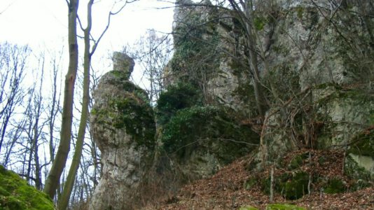 Emberkő-Felsen (Menschenstein-Felsen) Sáska