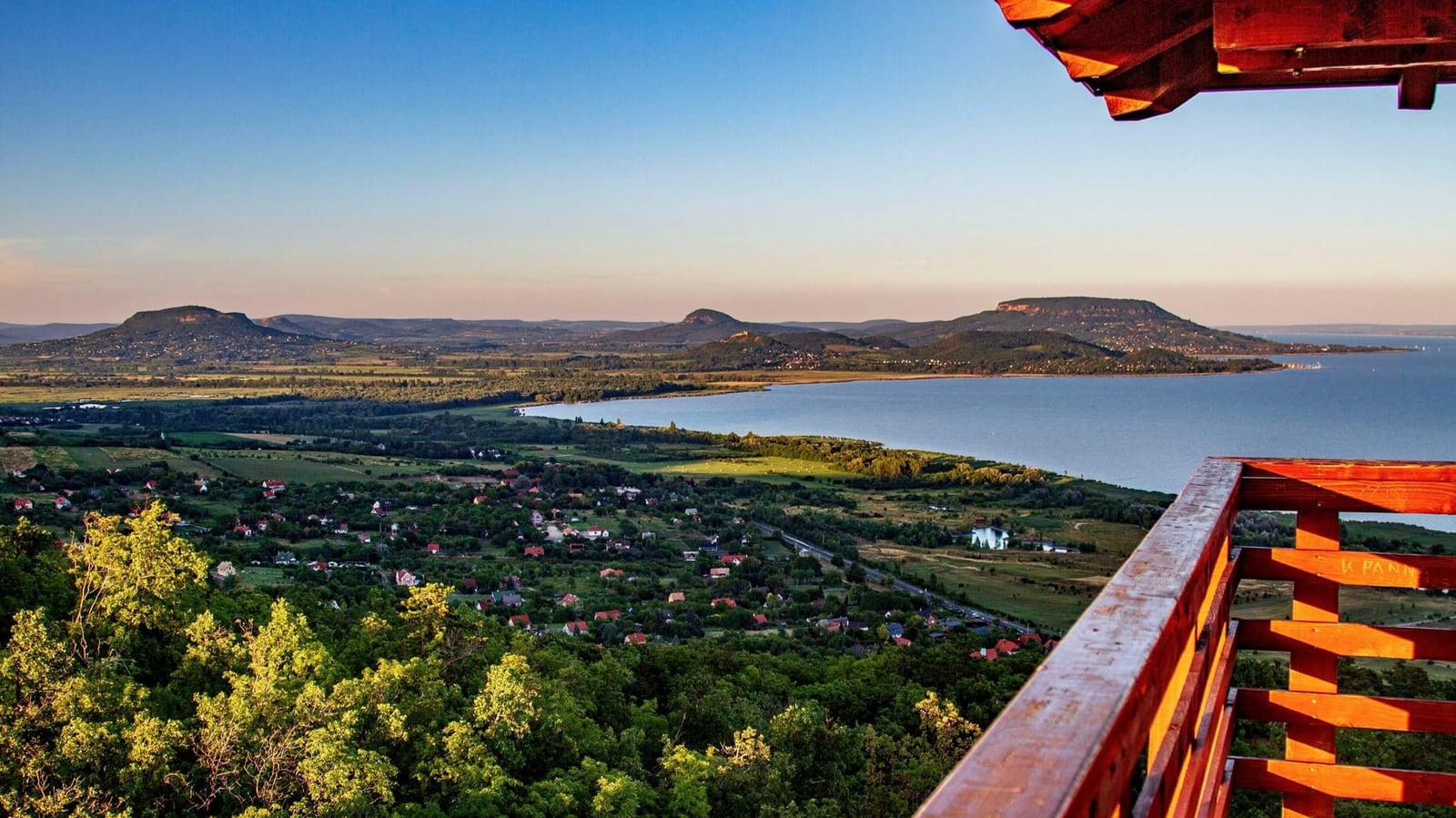 Aus dem Batsányi Aussichtsturm können Sie die herrliche Balaton-Region mit ganz anderen Augen sehen