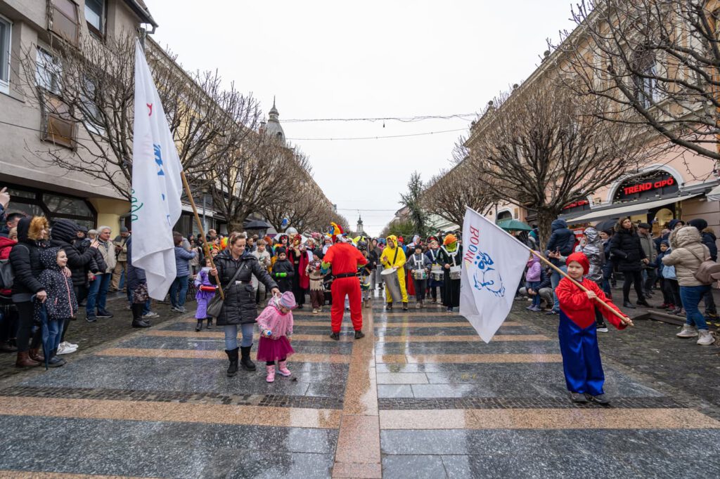 Keszthelyer Faschingszauber: Über 300 Maskierte vertreiben am 10. Februar den Winter in der Innenstadt